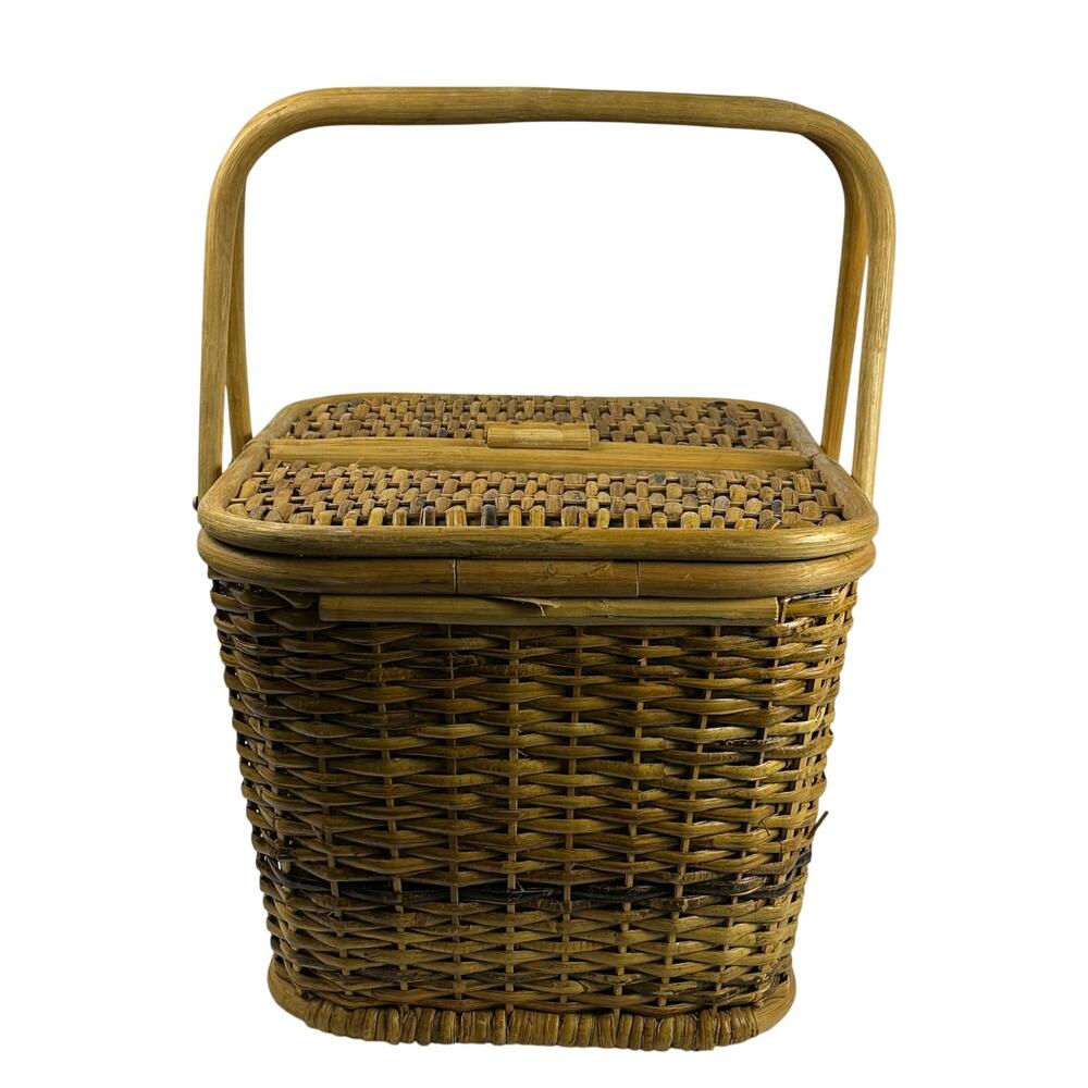 Wicker Vintage Picnic Basket Lined with Double Handles - Picture 3 of 14